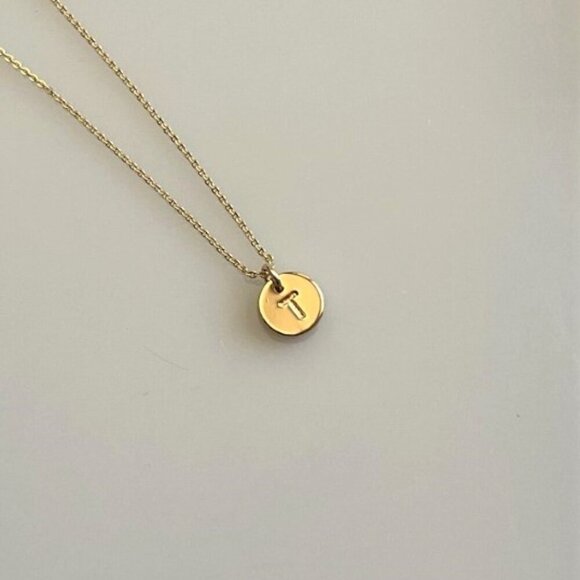 NEW INITIAL T MINI CIRCLE NECKLACE - Picture 3 of 7